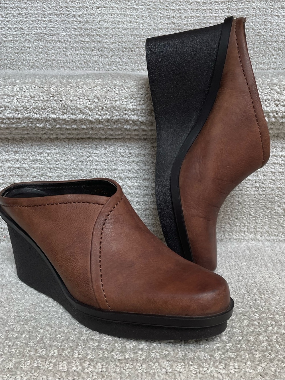Donald J Pliner Brown Leather Slip On Wedge Shoes Casual Western Made in Italy